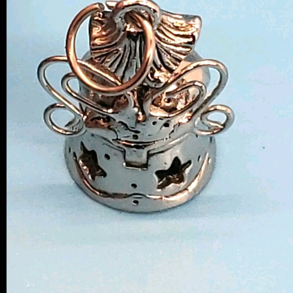 Pendant/Charm Silver Tone Angel 1"x 3/4". Opens up to a small container.Adorable - Picture 3 of 3